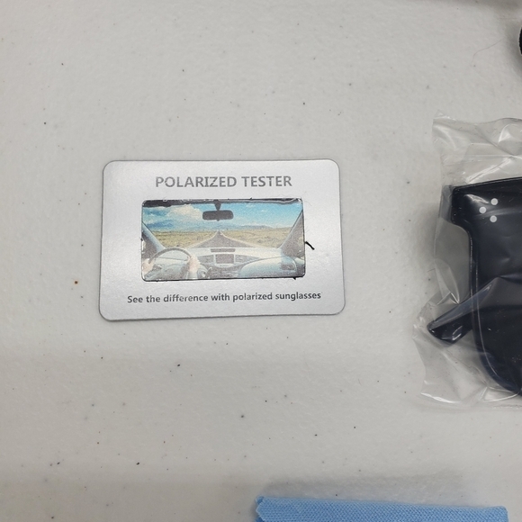 Yakimoto Trendy Polarized UV Blocking Sunglasses NWT - Picture 5 of 8